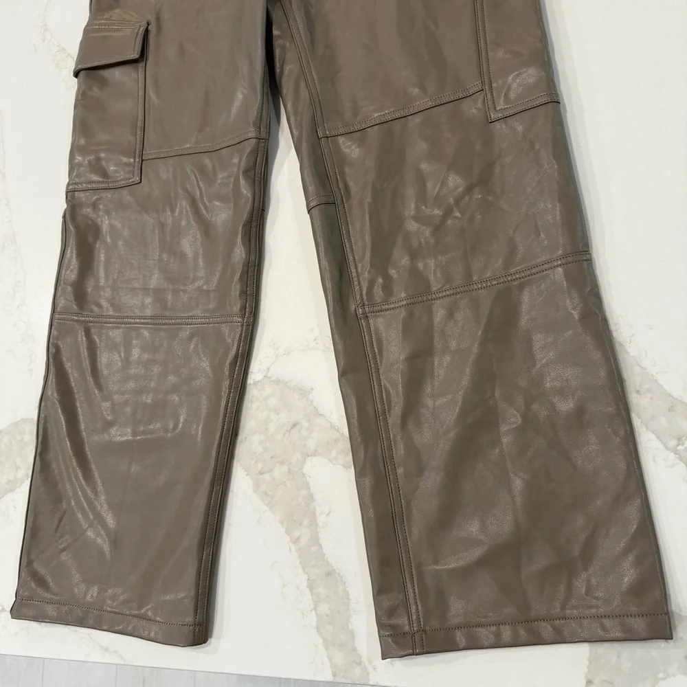 Abercrombie & Fitch Vegan Leather The 90’s Relaxed Cargo HighRise Jean Womens 14 - Picture 2 of 9